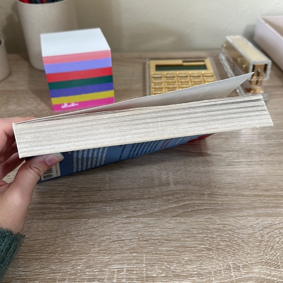 November 9, Colleen Hoover - Picture 3 of 3